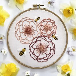 SWEET HUMMING EMROIDERY KIT