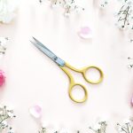 MUSTÁRSÁRGA SZÍNŰ HÍMZŐOLLÓ